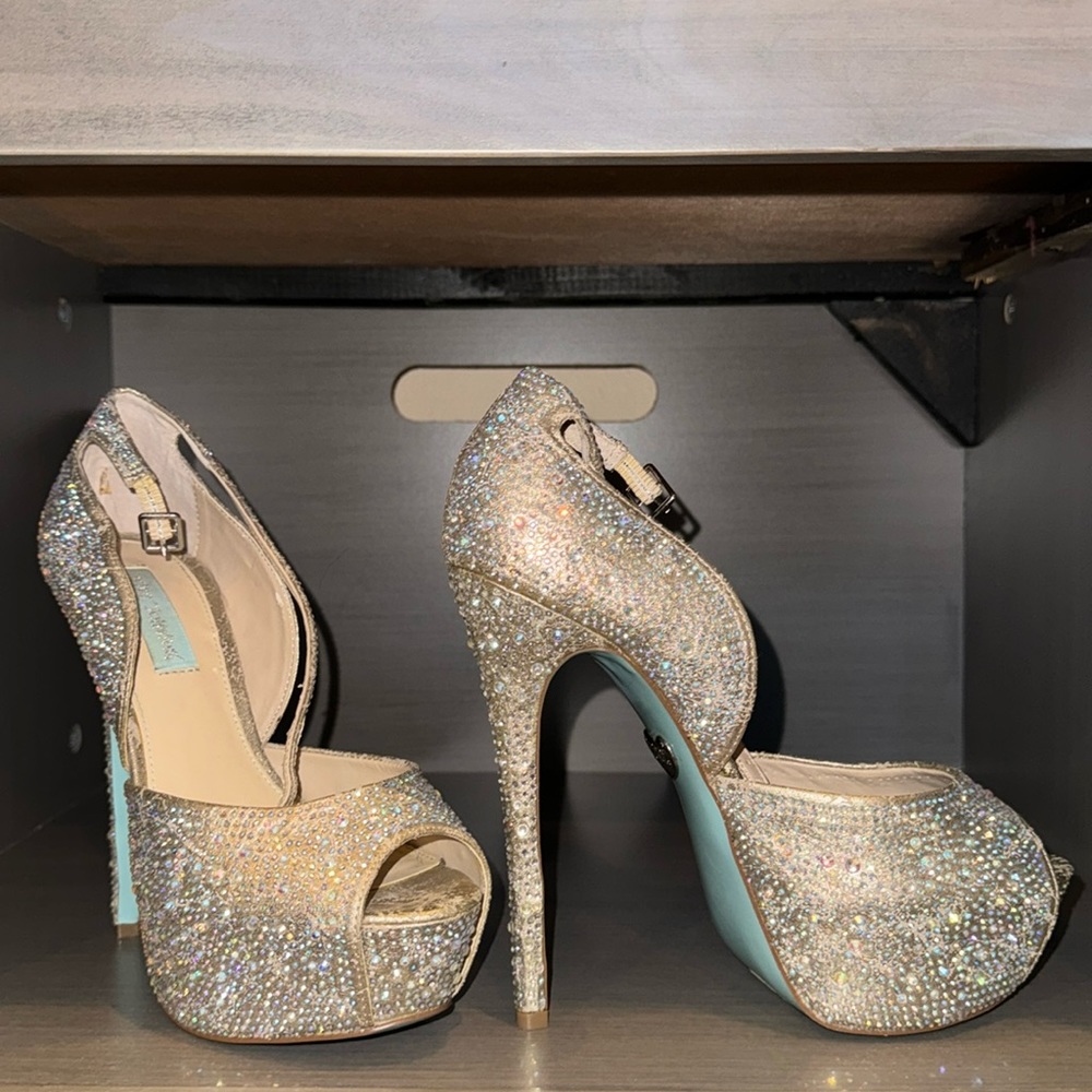 Women’s Size 7 Sparkly High Betsey Johnson Heels